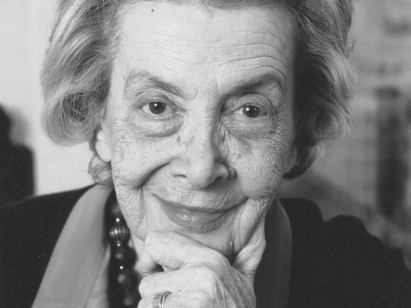 Andrée Chédid, femme de lettre et poétesse française, d’origine libanaise, est décédée le 6 février 2011 à Paris.
