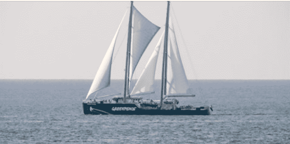 Le Rainbow Warrior de passage au Liban