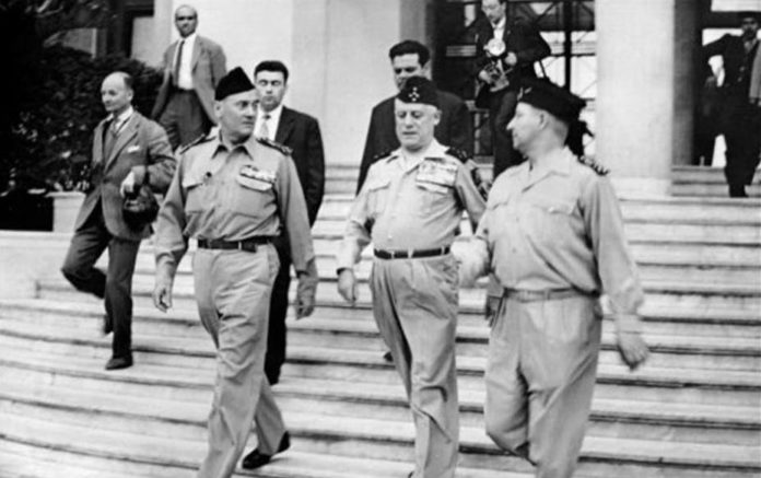 The conversation mai 58 Les généraux français putschistes Edmond Jouhaud, Raoul Salan, et Maurice Challe (de G à D) quittent la délégation Générale, le 23 avril 1961 à Alger, après leur prise du pouvoir (avec le général Zeller) pour s'opposer à la politique algérienne du général De Gaulle. AFP