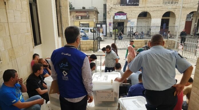 Les autorités ont débuté ce samedi, la distribution des urnes électorales pour les élections du dimanche 6 mai. Crédit Photo: NNA