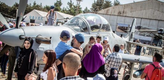 Le Public du Show de l'Armée de l'Air Libanaise. Crédit Photo: François el Bacha pour Libnanews.com. Tous droits réservés.