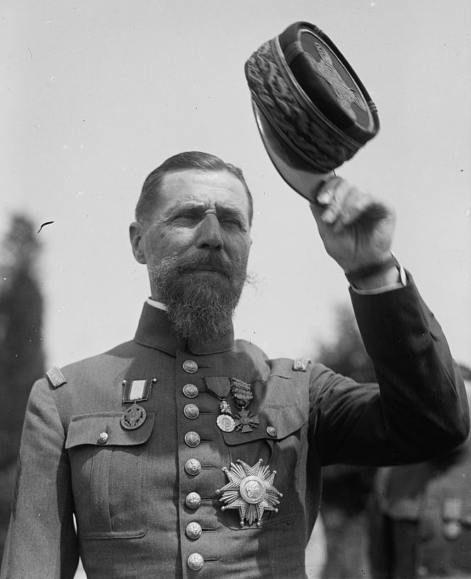 Le général Henri Joseph Eugène Gouraud en 1923, alors Haut Commissaire du Levant. Source Photo: Wikipedia 