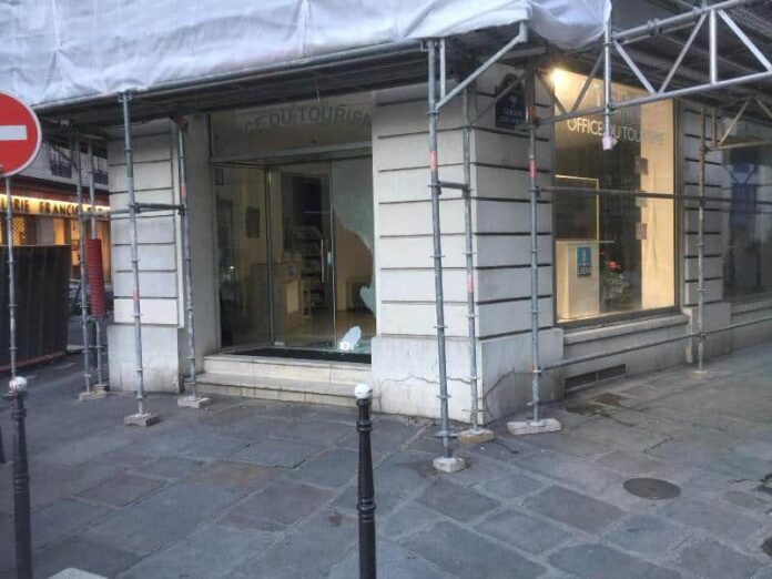 Office du Tourisme Gilets Jaunes LBCI Le saccage de l'Office du Tourisme du Liban à Paris par les Gilets Jaunes, le 16 mars 2019. Source Image LBCI