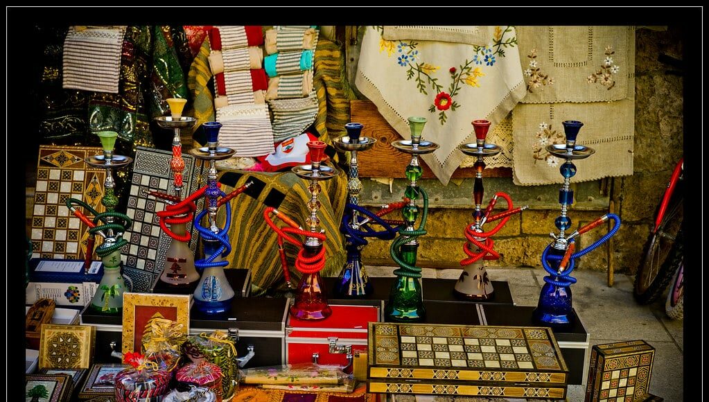 Des Narguilés dans le Souk de Byblos. Crédit Photo: François el Bacha
