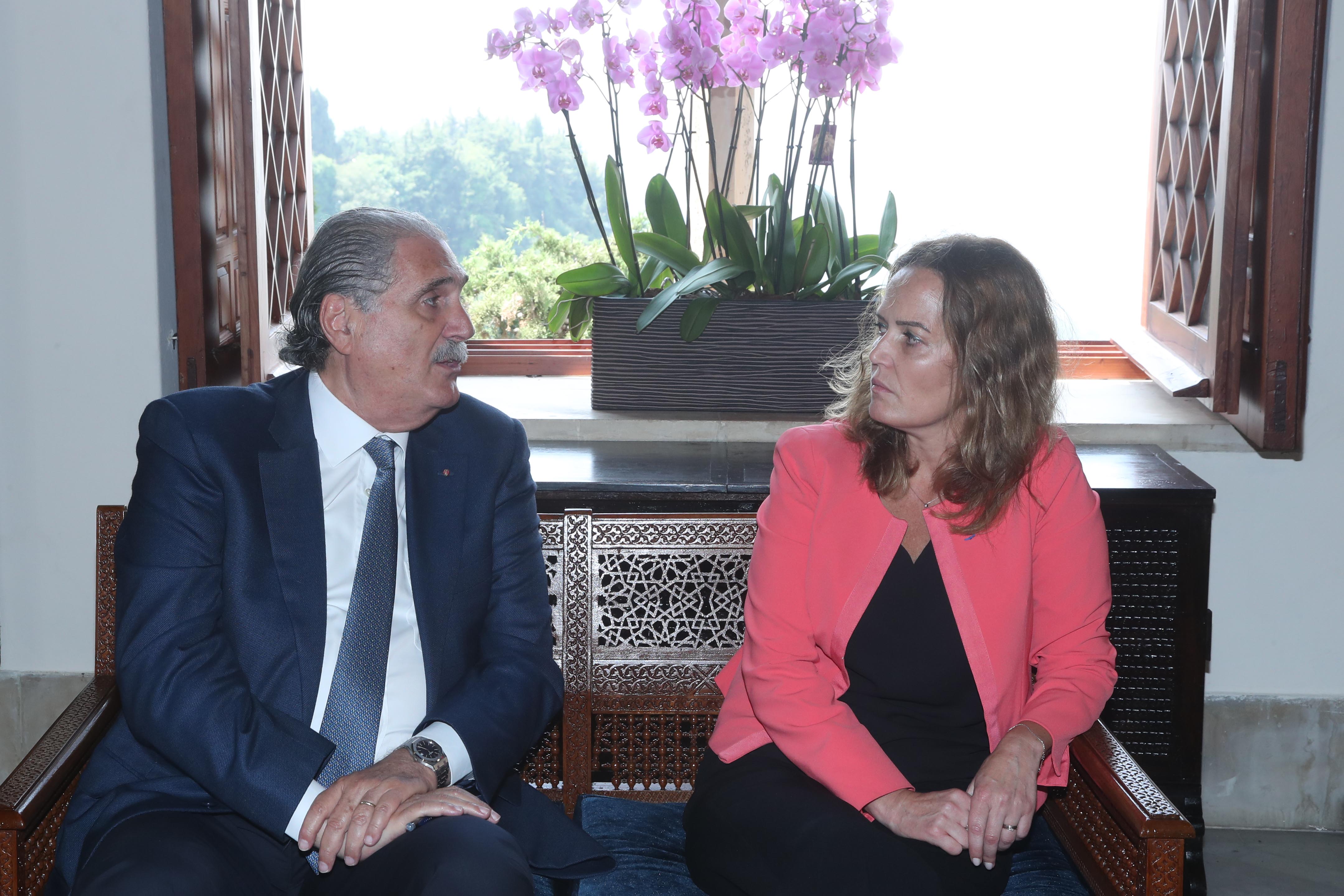 Le Ministre Salim Jreissati avec la chargé d'affaire de la France au Liban, Salina Grenet-Catalano. Crédit Photo: Dalati & Nohra