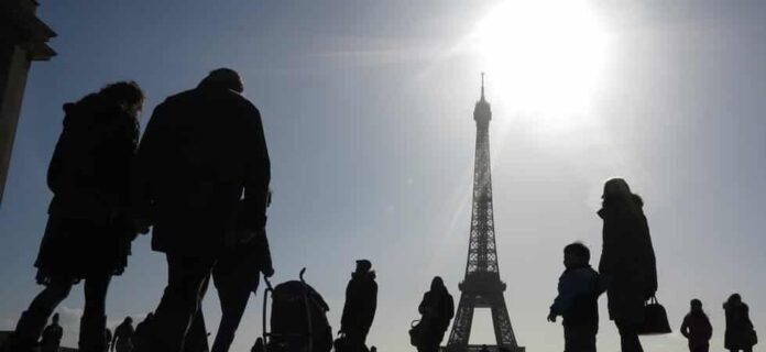 Madaniya Paris Tour effeil population