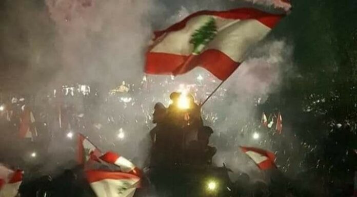 Le drapeau libanais à Nabatiyé, la Liberté guidant le peuple. ( Source Photo Facebook, DR)