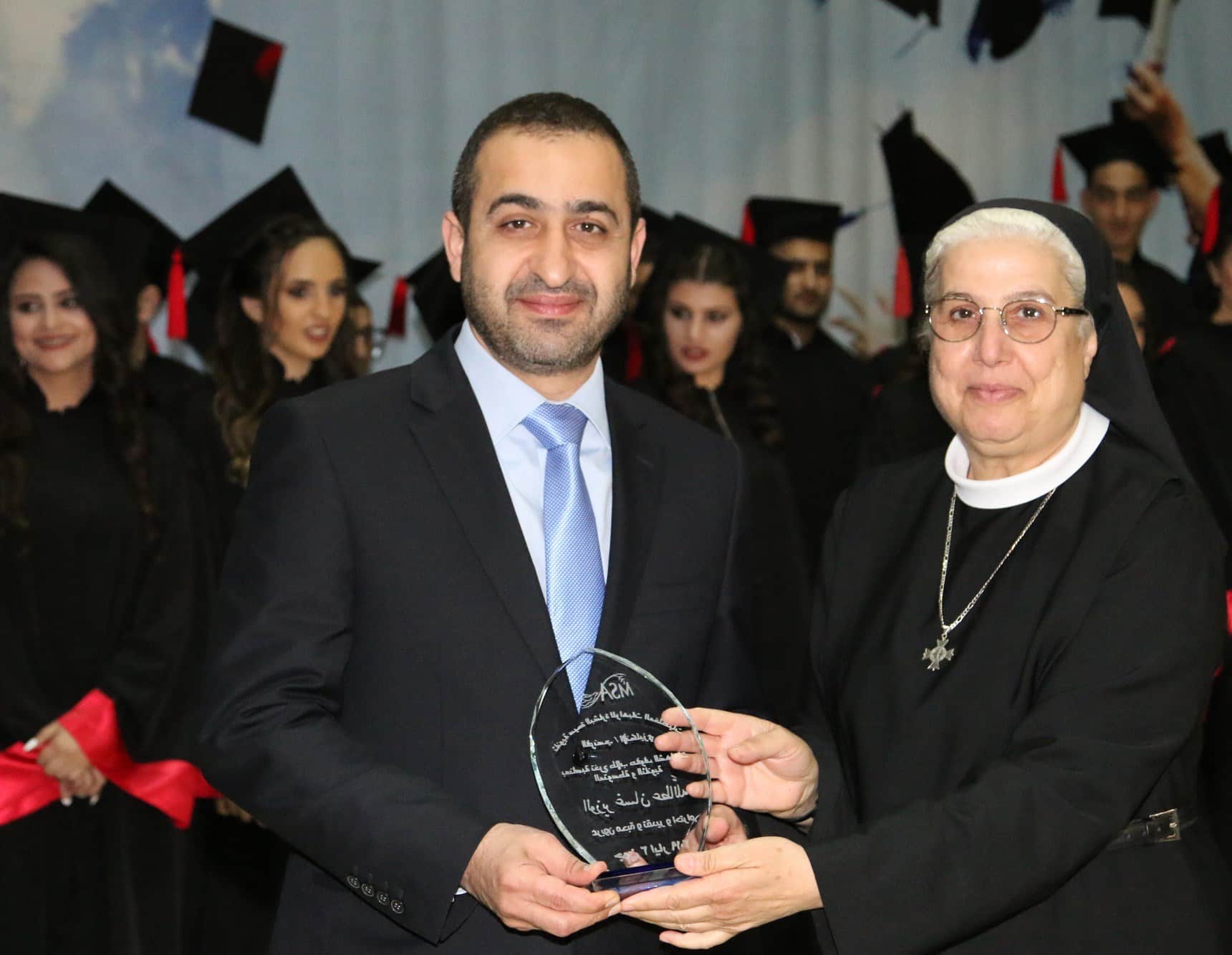 Une religieuse, directrice d’un collège à Abra, menace ses étudiants (Liban)