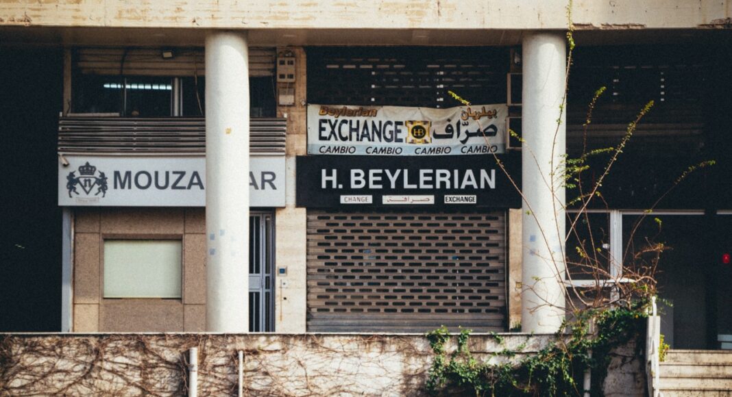Un bureaux de change au Liban. . Crédit Photo Francois el Bacha pour Libnanews.com. Tous droits réservés