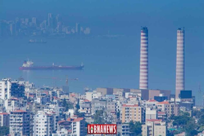 La centrale électrique de Zouk Mosbeh, des Tankers et Beyrouth. Crédit Photo: Francois el Bacha pour Libnanews.com