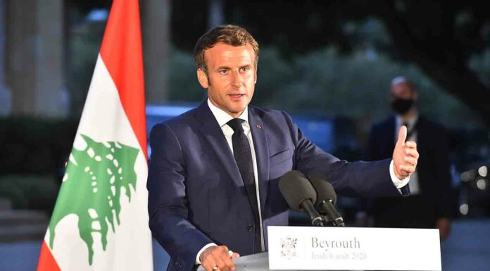 Emmanuel Macron depuis la Résidence des Pins, le 6 août 2020. Crédit Photo: Dalati & Nohra