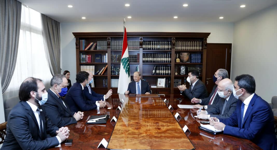 Le Président de la République libanaise rencontrant une délégation de Siemens, le 2 septembre 2020.