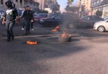 Des pneus incendiés place Elia à Saida, le 2 mars 2021. Crédit Photo: NNA