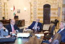 Le premier ministre Najib Mikati en compagnie du ministre des finances Youssef Khalil et le gouverneur de la Banque du Liban Riad Salamé. Crédit Photo: Dalati & Nohra