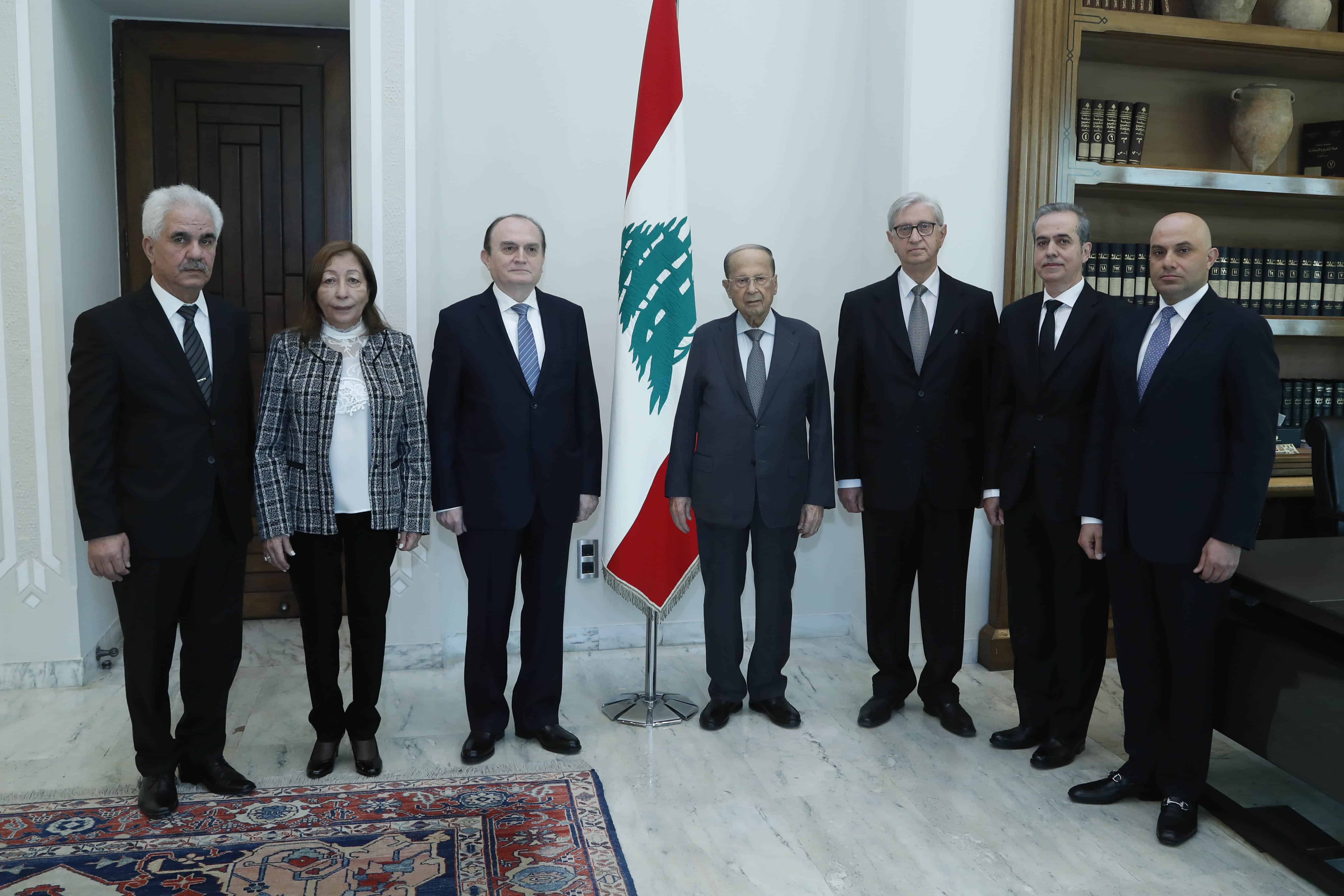 La commission nationale de lutte contre la corruption prête serment devant le président Aoun Dalati The head and members of the National Anti-Corruption Commission took the legal oath before the President Michel Aoun.