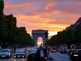 crowded street with cars along arc de triomphe