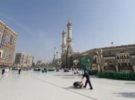 skyline photo of the great mosque of mecca