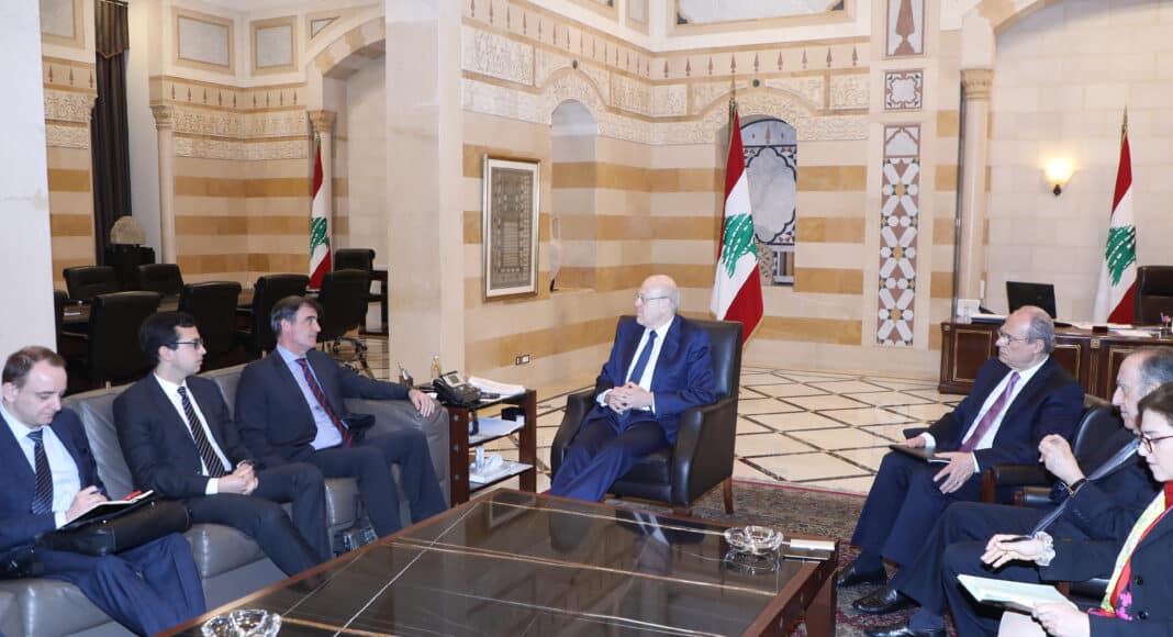 Le premier ministre avec la délégation du FMI, le 23 mars 2023. Crédit Photo: Dalati & Nohra