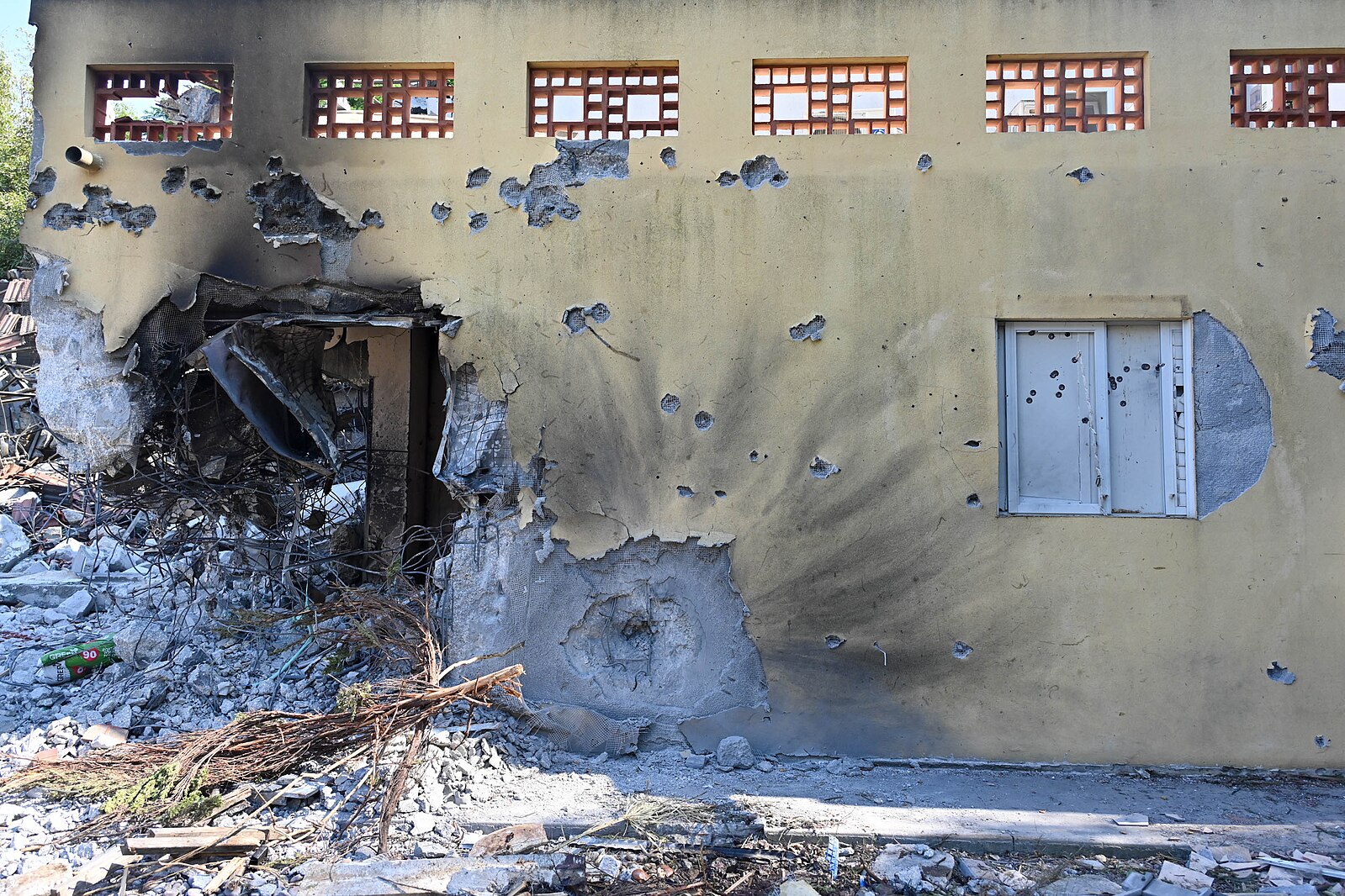 Kobi Gideon , Damaged building in the kibbutz Be'eri in Israel, following the October 7th massacre, Source Government Press Office of Israel