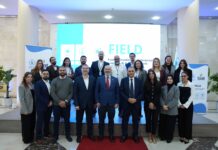 Photo: Matthew Hollingworth et Nasri Mouawad avec les équipes du PAM et de la BIAT